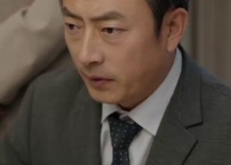 短剧《我在等，月光落在我身上（79集）》短剧免费高清在线观览