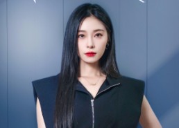 短剧《真心喂狗后我娱圈一姐身份被曝光（61集）》短剧免费全集随心看