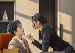 短剧《她和往事尽付长风（52集）》热门短剧在线免费看