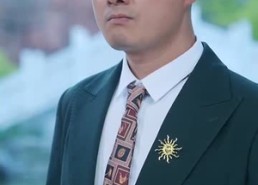 短剧《修行三年我成了神医界无敌头头 (77集)》短剧完整版免费在线追