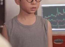 短剧《听万物心声萌娃带妈逆袭（73集）》免费短剧高清全集在线