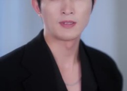 短剧《鸢尾盛开时恋她成瘾（20集）》短剧超清画质在线追