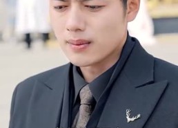 短剧《我在异界召唤群雄（83集）》超长短剧免费在线观看