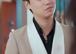 短剧《我的丈夫重返荣耀（80集）》热门短剧免费畅快观