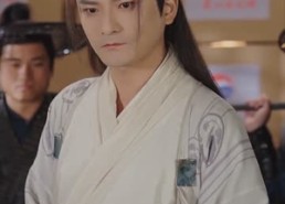 短剧《三天后穿越古代，我贷款搬空商城（77集）》精彩短剧免费在线赏