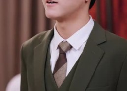 短剧《跑腿，竟是隐藏大佬（94集）》超火短剧在线追不停