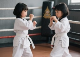 短剧《双胞胎萌娃攻略离婚爸妈（42集）》短剧完整版免费观看