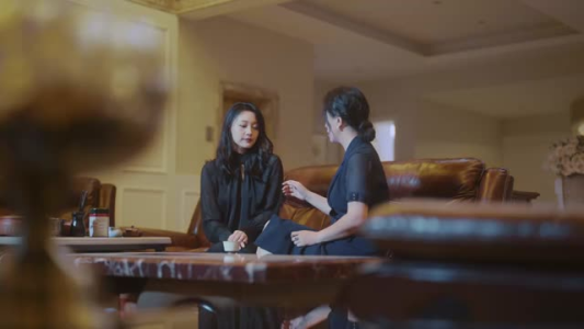 向她逆光而来（26集）火热短剧抢先看