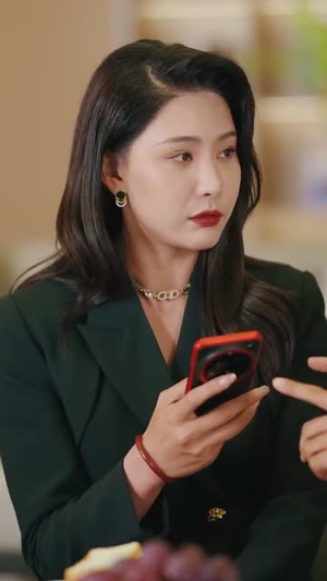 正搬砖呢，被大小姐拉去领证了（65集）精彩短剧推荐