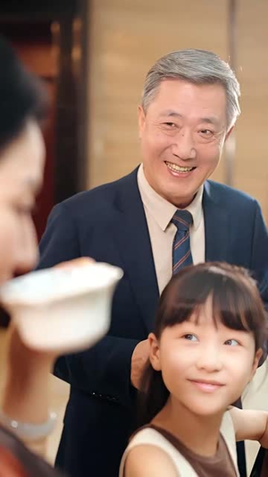 萌宝告状农民工爹地是战神 (60集) 萌宝告状农民工爹地是战神 (60集) 追短剧看全集