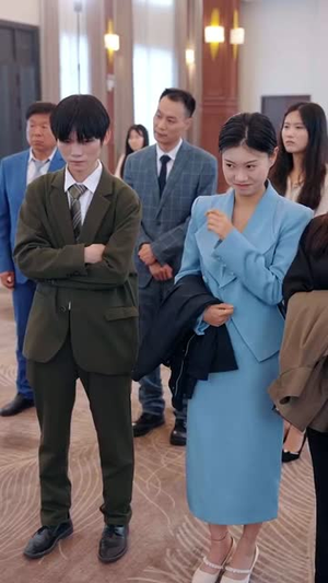 冷眼旁观的她 (61集) 冷眼旁观的她 (61集) 爆款热门短剧