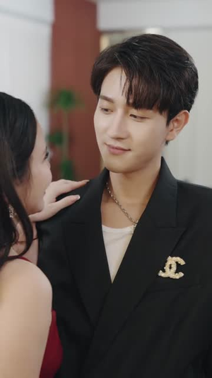 年上月光之姐姐的专属骑士（68集）热门短剧推荐。